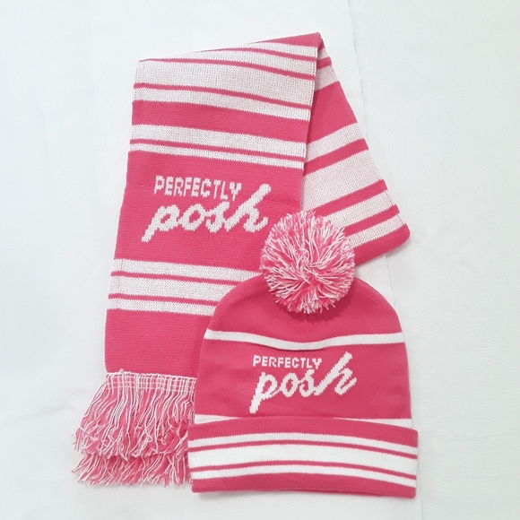 👛 Posh Scarf and Hat Set - Picture 3 of 3